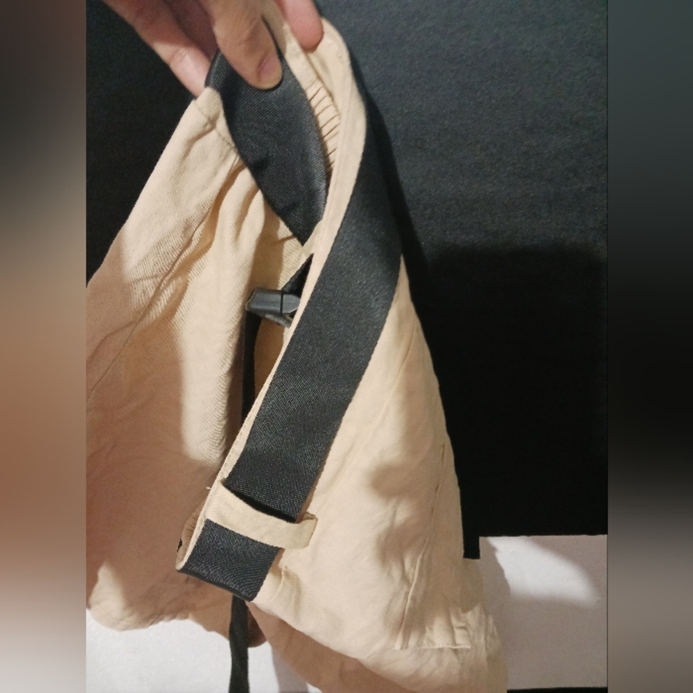 Women Beige cargo elastic shorts - Picture 8 of 10